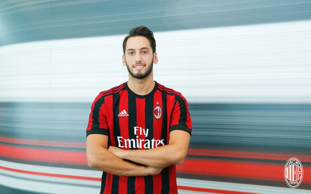 Hakan Çalhanoglu (meia)