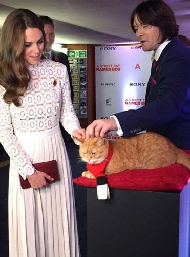 Kate Middleton e o gato Bob 04