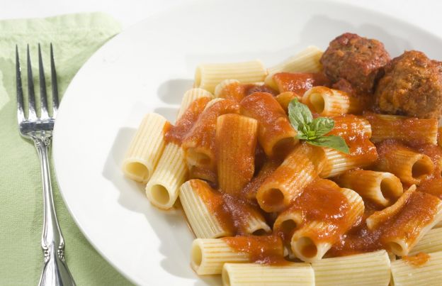 Bolinhos de carne com molho de tomates