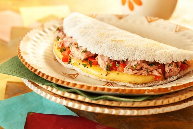 Tapioca com Atum e Queijo de Coalho