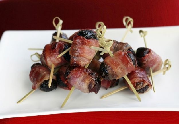 Ameixas pretas com bacon