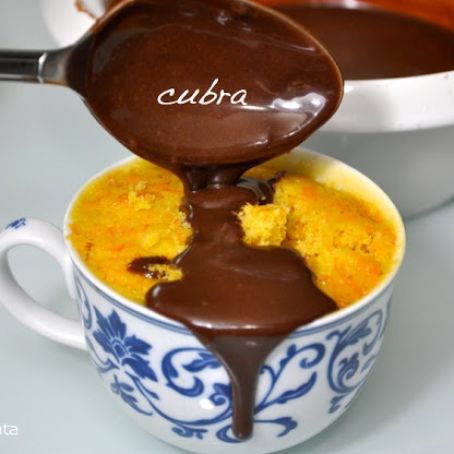 Bolo de cenoura de caneca